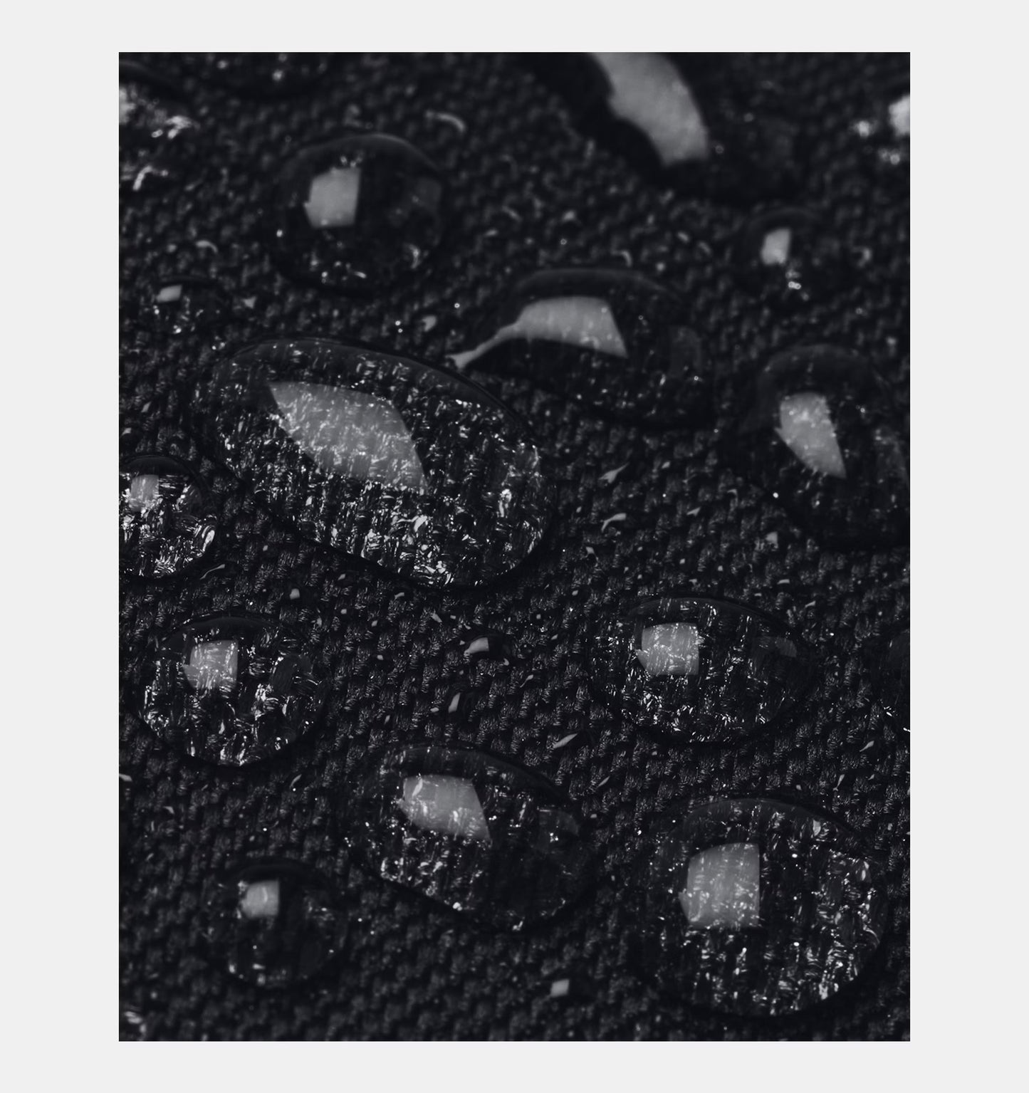 Unisex saszetka biodrowa z technologią UA Storm Under Armour Essential Lite Waist Bag Black 1381914-001