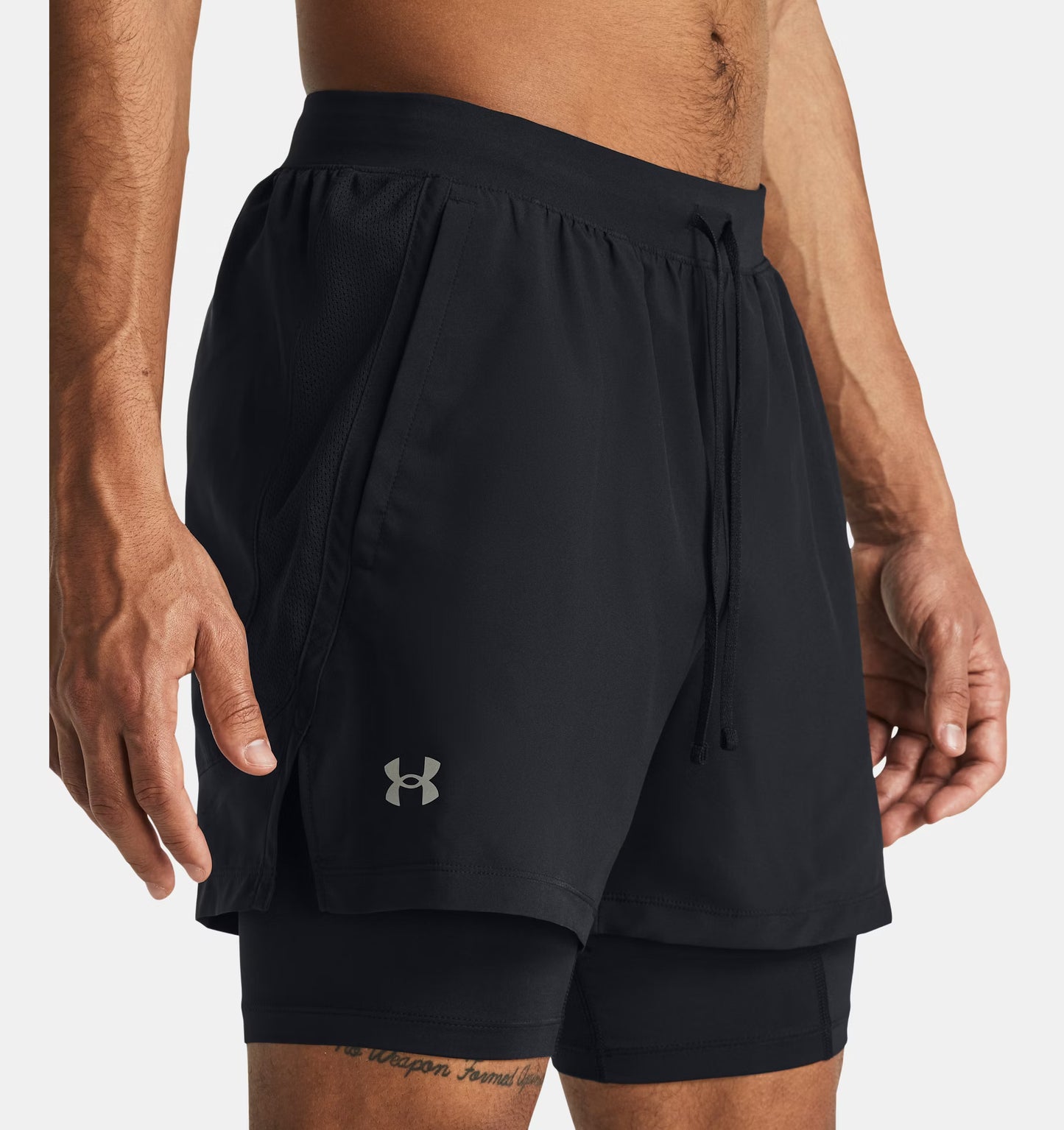 Męskie spodenki do biegania 2w1 z 4-way stretch Under Armour Launch 5'' 2-in-1 Black 1382640-001